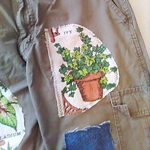 Plant Lover Upcycled Wrangler Cargo Pants 32 x 34 Khaki Patches Unisex Baggy - Picture 10 of 12